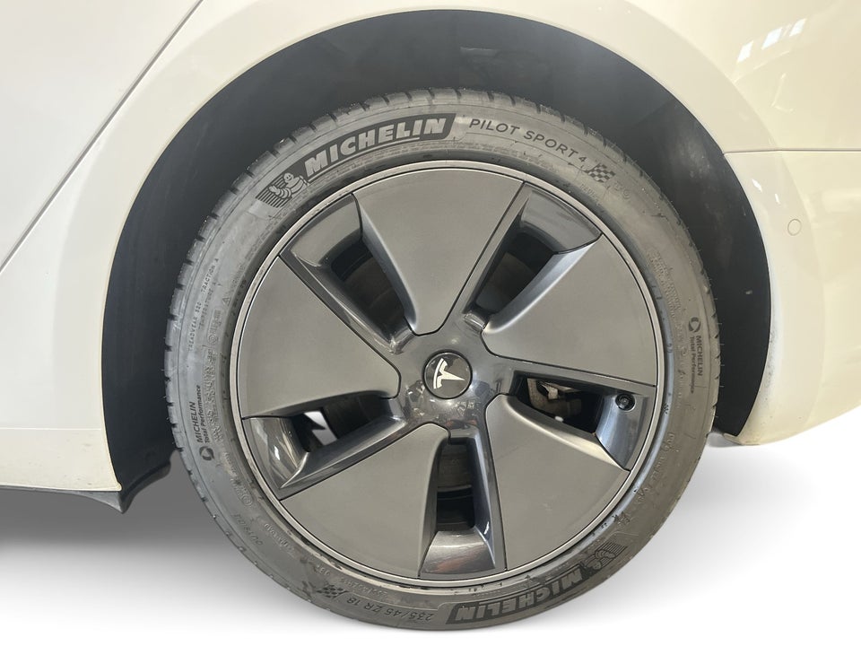 Tesla Model 3 Standard Range+ RWD 4d