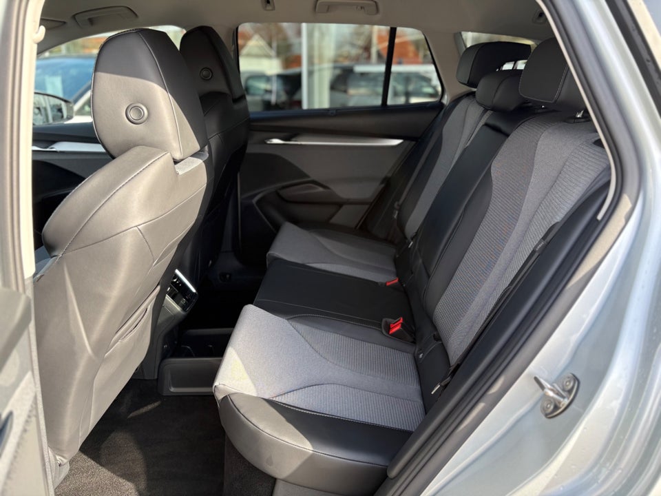 Skoda Enyaq 60 iV Loft 5d