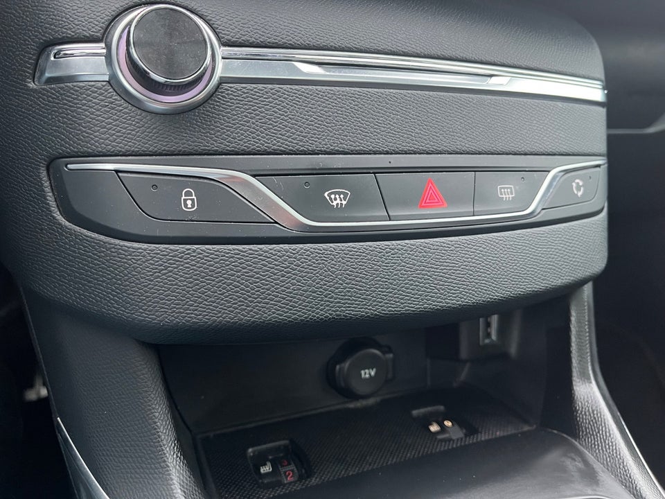 Peugeot 308 1,2 e-THP 130 Allure Sky SW 5d