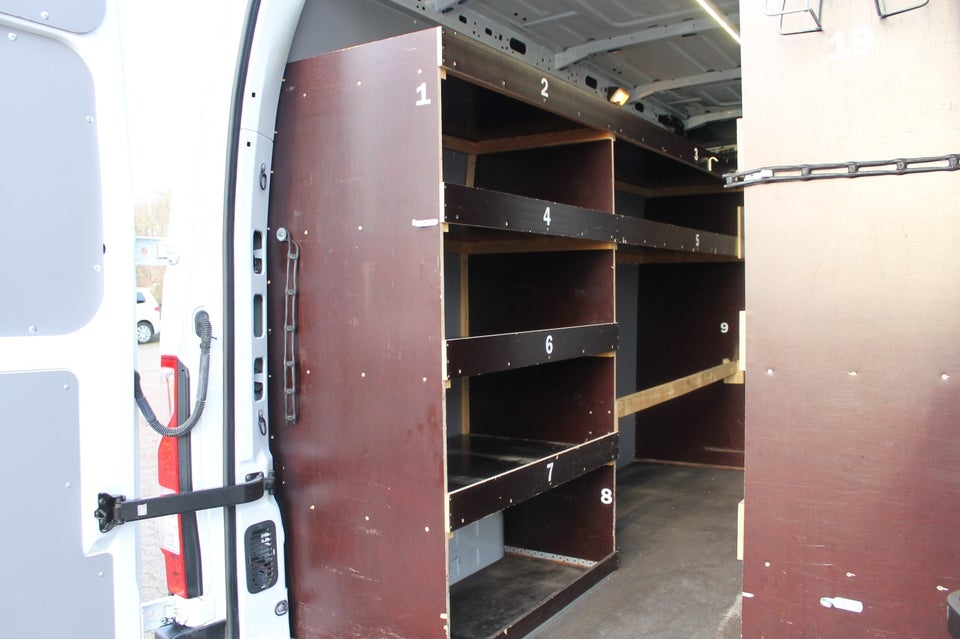 Renault Master III T35 2,3 dCi 145 L2H2 Kassevogn