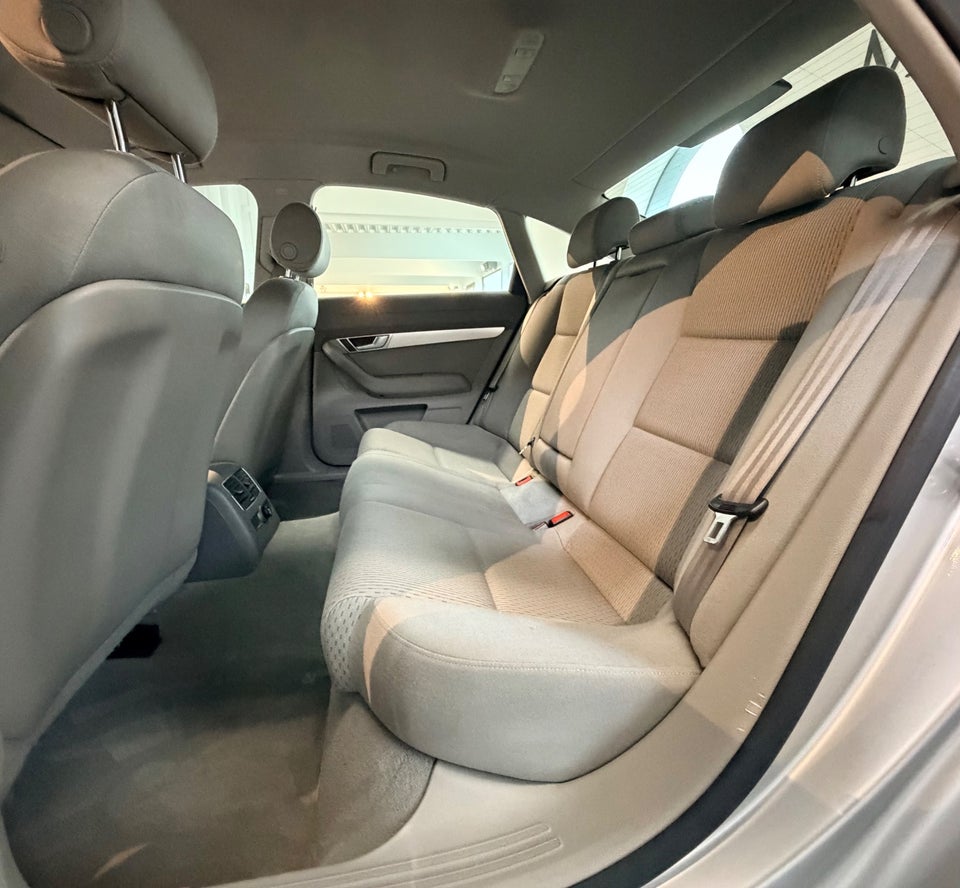 Audi A6 2,4 V6 4d