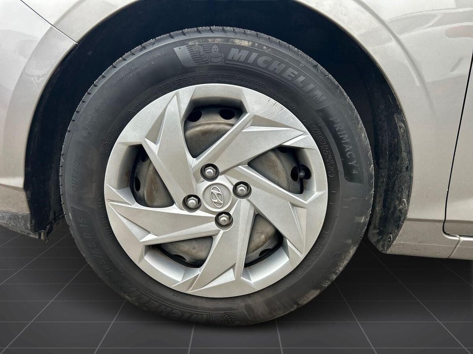 Hyundai i20 1,0 T-GDi Essential DCT 5d