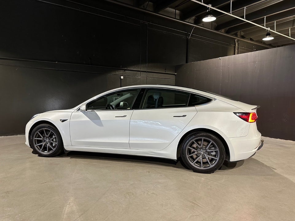 Tesla Model 3 Standard Range+ RWD 4d