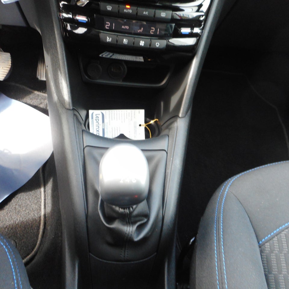 Peugeot 208 1,5 BlueHDi 100 Signature Sky 5d