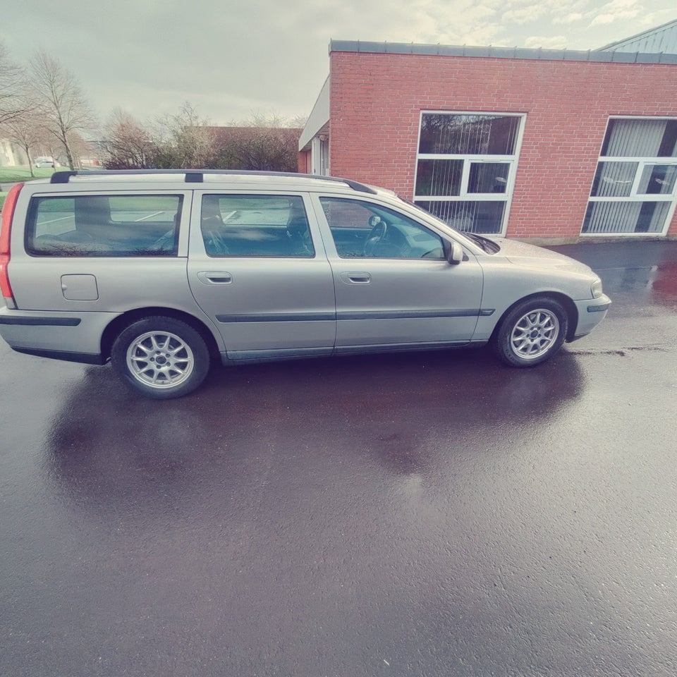 Volvo V70 2,4 170 5d