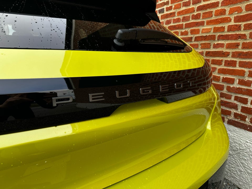 Peugeot 208 1,2 PureTech 100 Allure 5d