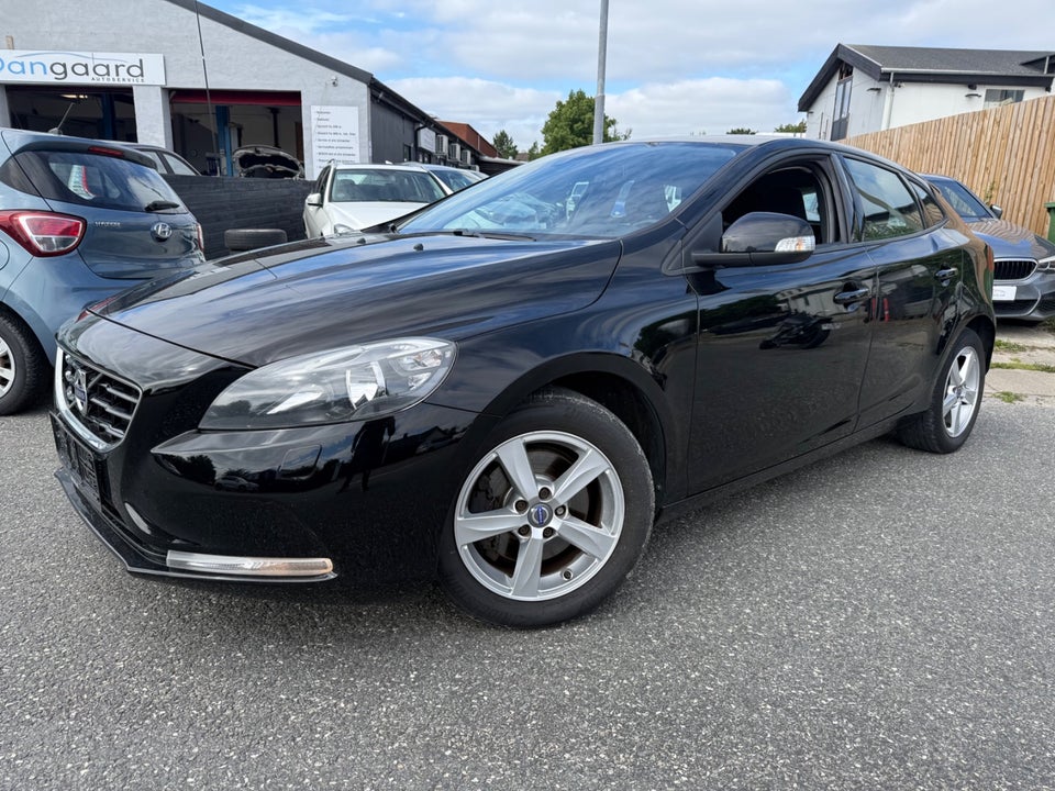 Volvo V40 1,6 D2 115 Momentum aut. 5d
