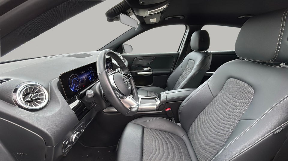 Mercedes EQA300 Progressive 4Matic 5d