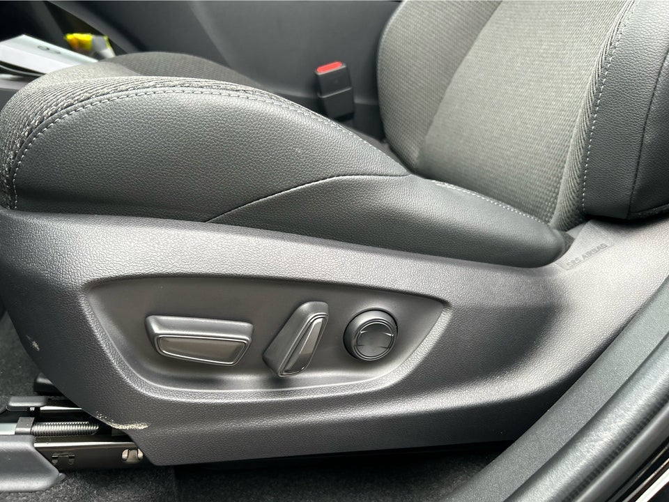 Toyota bZ4X Business+ 5d