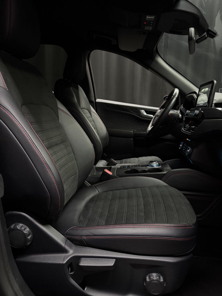 Ford Kuga 2,5 HEV ST-Line X CVT 5d