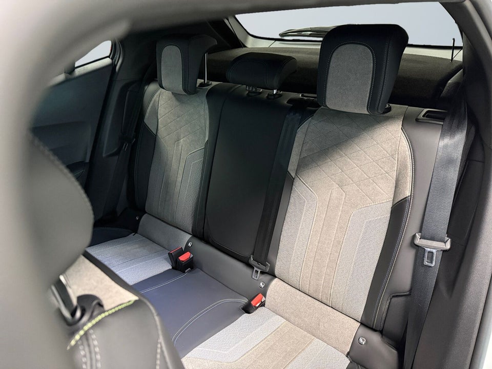 Peugeot e-2008 50 GT Pack 5d