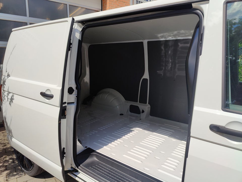 VW Transporter 2,0 TDi 150 Kassevogn DSG lang