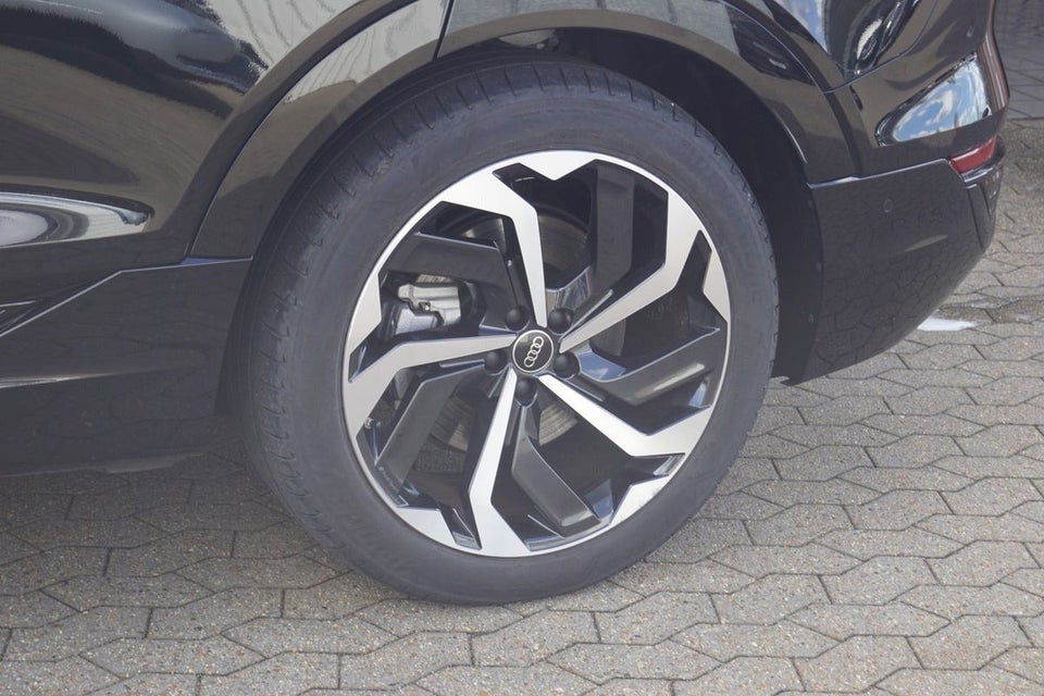 Audi Q8 e-tron 55 Advanced quattro 5d