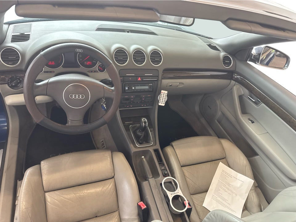 Audi A4 2,4 V6 Cabriolet 2d
