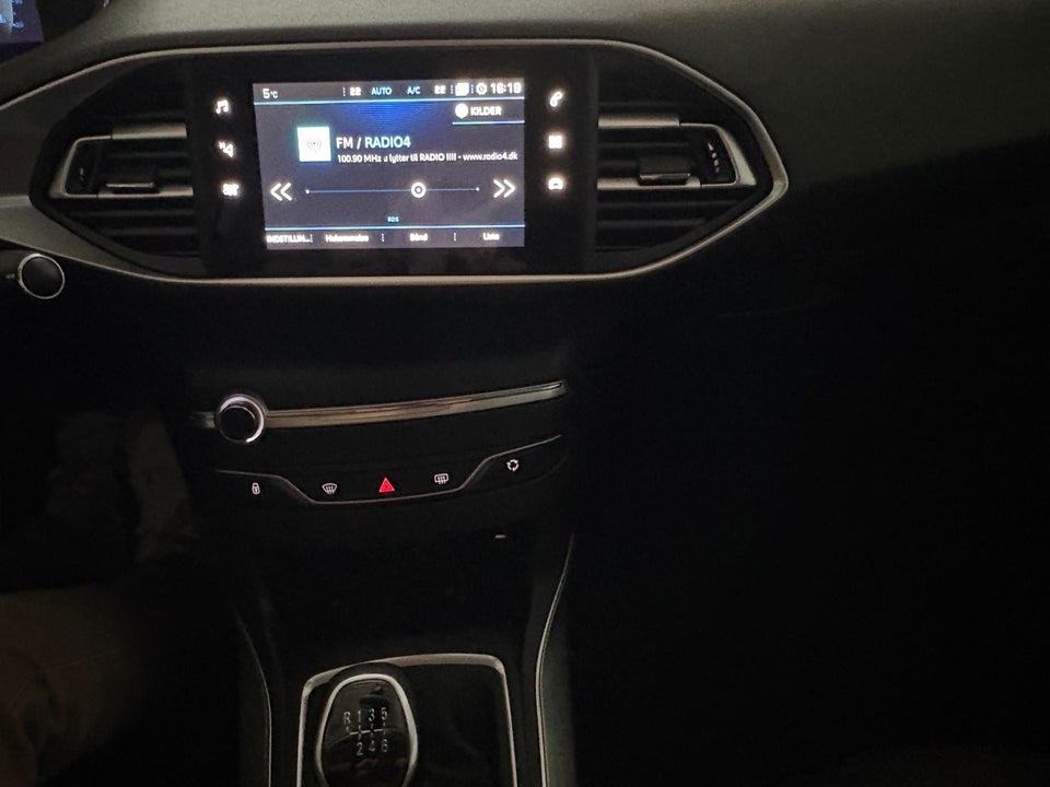 Peugeot 308 1,5 BlueHDi 130 Allure Pack 5d