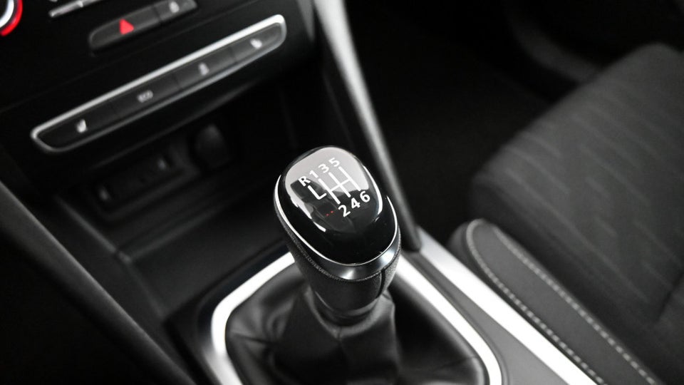 Renault Megane IV 1,3 TCe 140 Limited Sport Tourer 5d