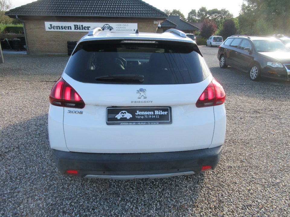 Peugeot 2008 1,2 PureTech 130 Allure Sky 5d