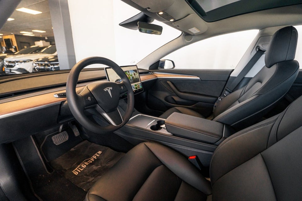 Tesla Model 3 Long Range AWD 4d