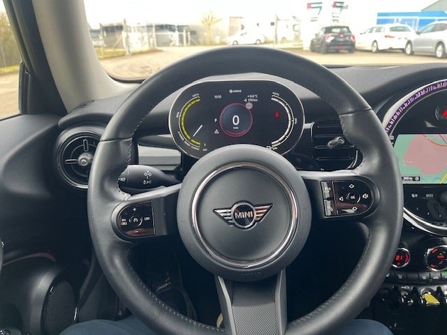 MINI Cooper SE Essential 3d