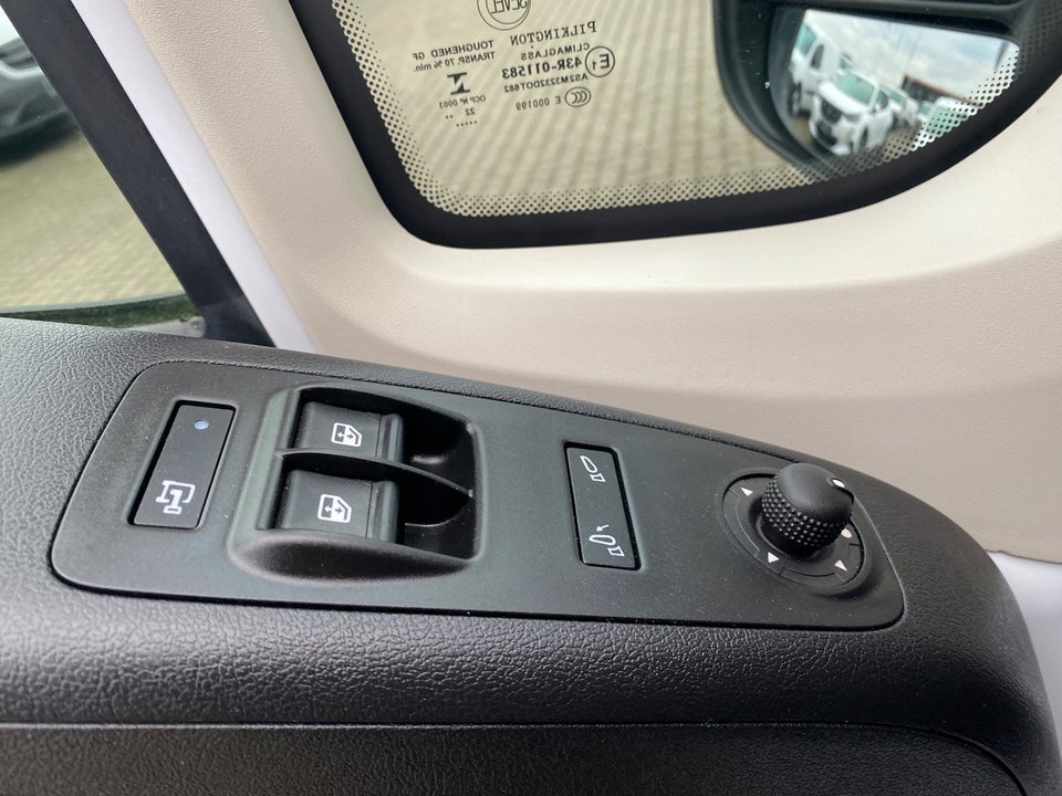 Peugeot Boxer 335 2,2 BlueHDi 140 L2H2 Premium