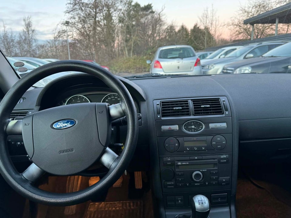 Ford Mondeo 1,8 110 Ambiente stc. 5d