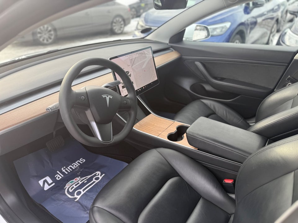 Tesla Model 3 Standard Range+ RWD 4d