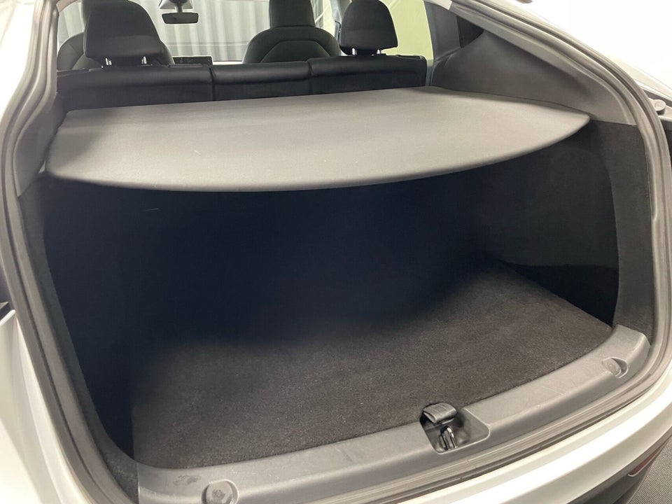 Tesla Model Y Long Range AWD 5d