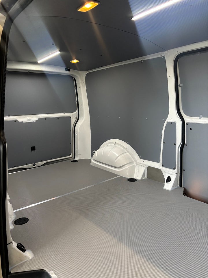 VW Transporter 2,0 TDi 150 Kassevogn DSG lang