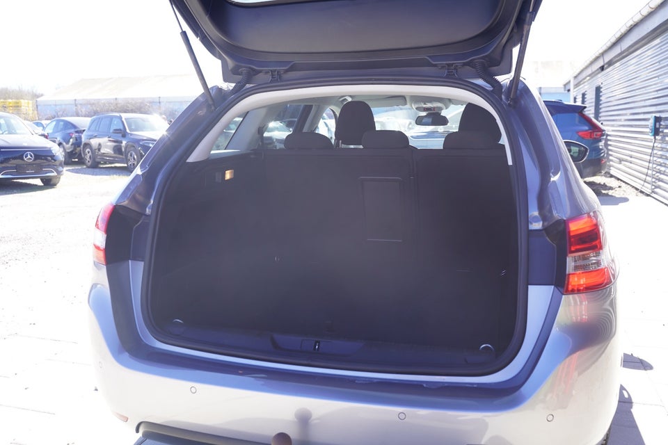 Peugeot 308 1,5 BlueHDi 130 Style SW 5d