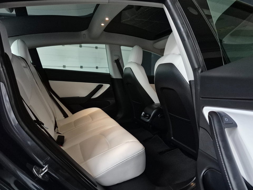 Tesla Model 3 Standard Range+ RWD 4d