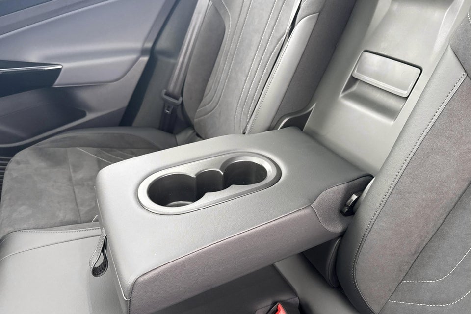 VW ID.4 77 Pro Performance 75 Years Edition 5d