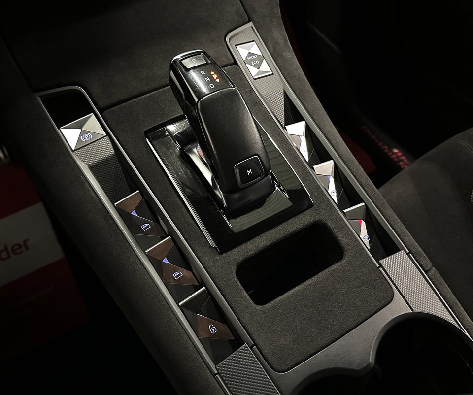 DS DS 7 CrossBack 1,5 BlueHDi 130 Performance Line EAT8 5d