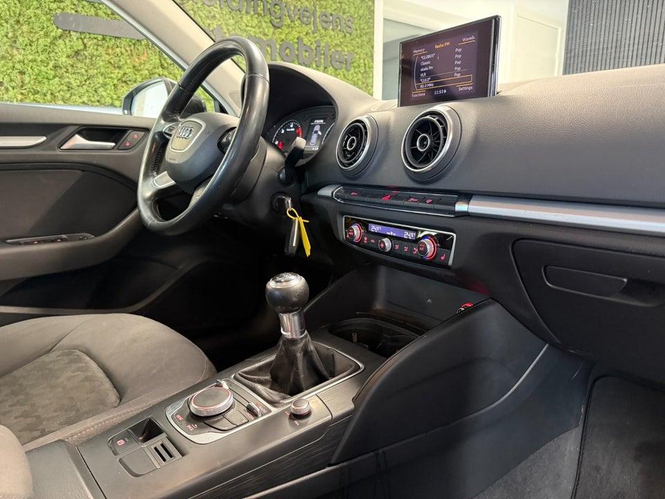 Audi A3 1,6 TDi 110 Ultra Attraction 4d