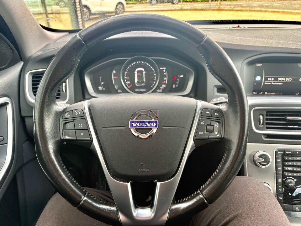 Volvo V60 2,0 T4 190 Momentum aut. 5d