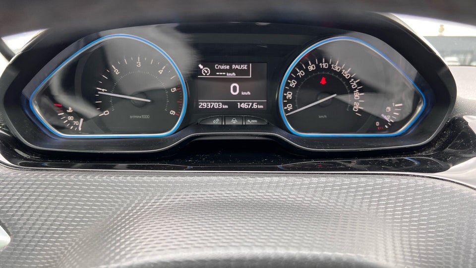 Peugeot 2008 1,6 BlueHDi 100 Desire Sky 5d