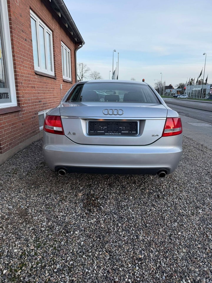 Audi A6 2,4 V6 4d