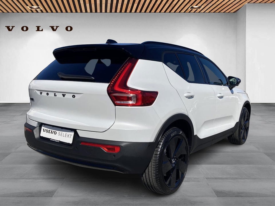 Volvo EX40 Extended Range Black Edition 5d