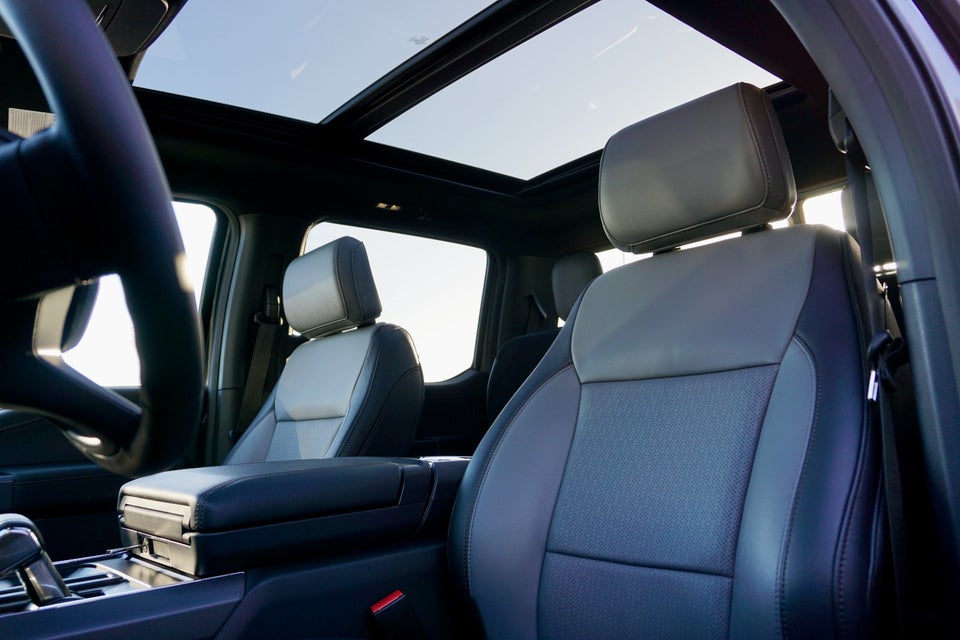 Ford F-150 131 Lightning Lariat Extended Range 4d