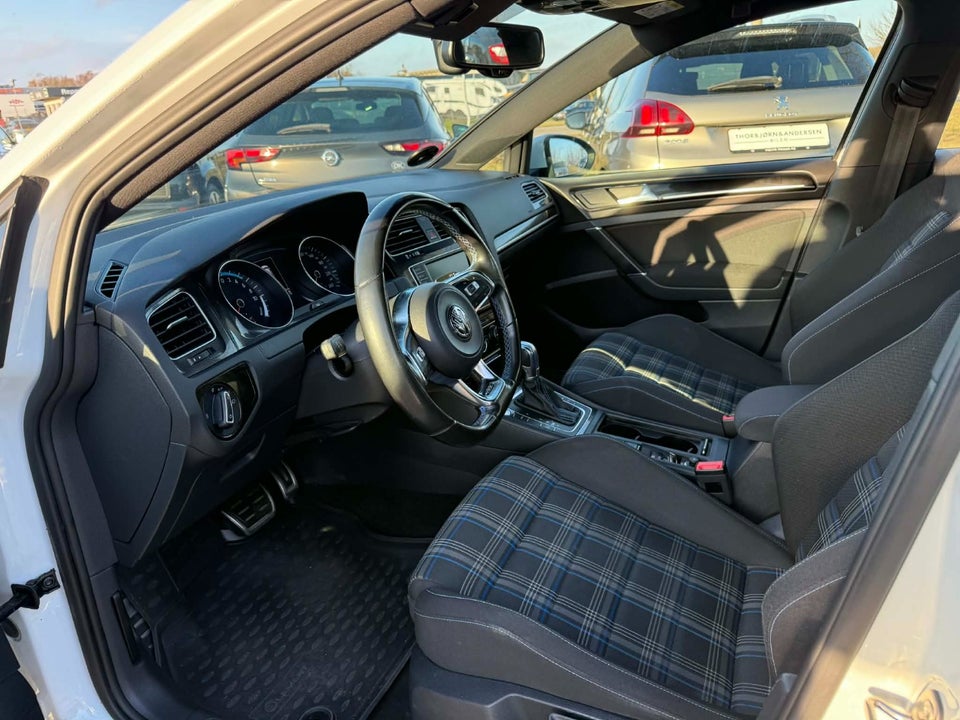 VW Golf VII 1,4 GTE DSG 5d