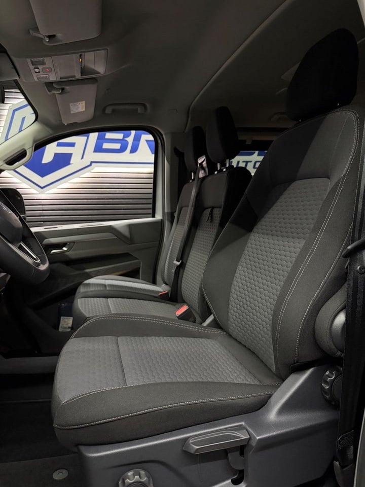 VW e-Caravelle 64 Life SWB