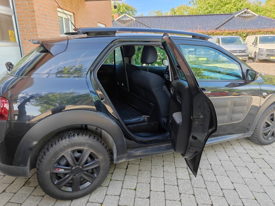 Citroën C4 Cactus 1,6 BlueHDi 100 Shine Van 5d