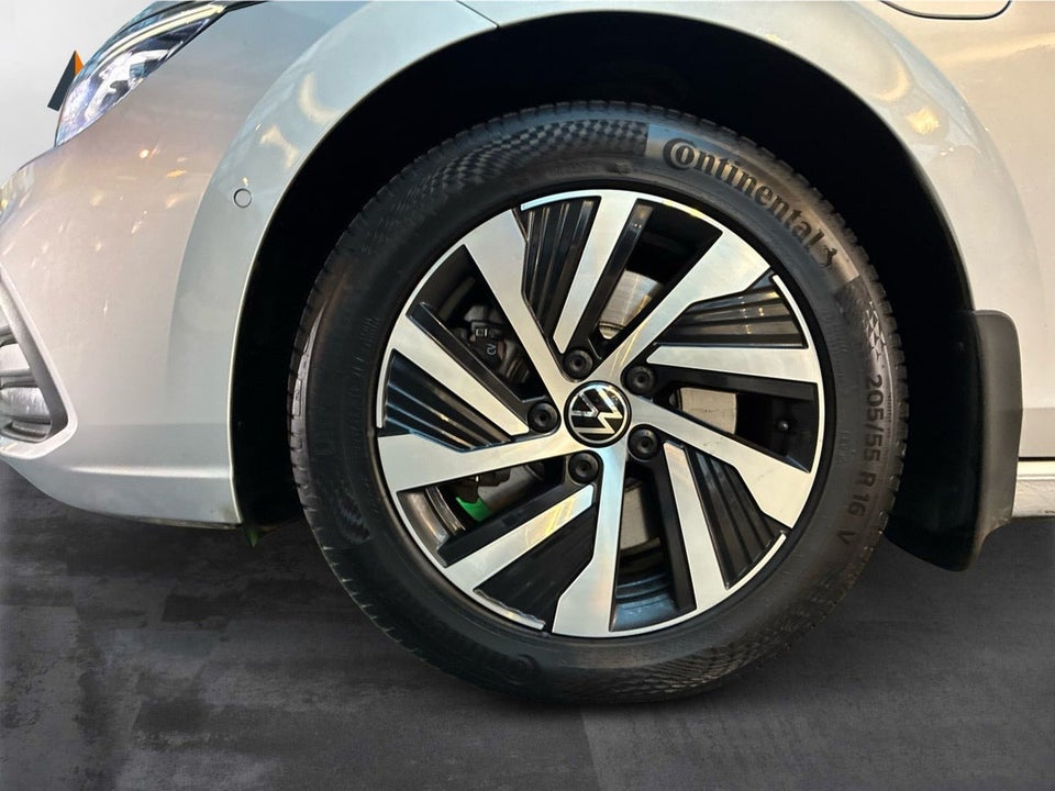 VW Golf VIII 1,4 eHybrid DSG 5d