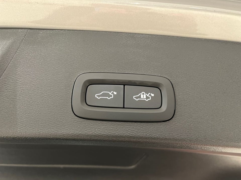 Volvo EX40 Extended Range Plus 5d