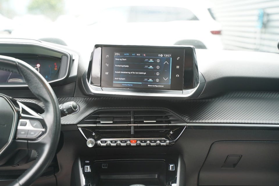 Peugeot 208 1,5 BlueHDi 100 Allure Sky 5d