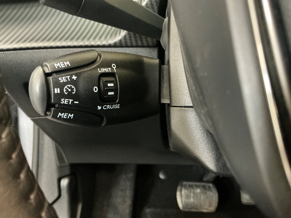 Peugeot e-208 50 Style 5d