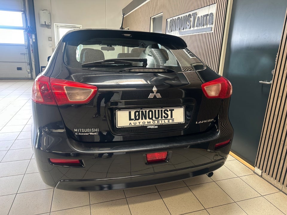 Mitsubishi Lancer 1,6 Invite SportBack 5d