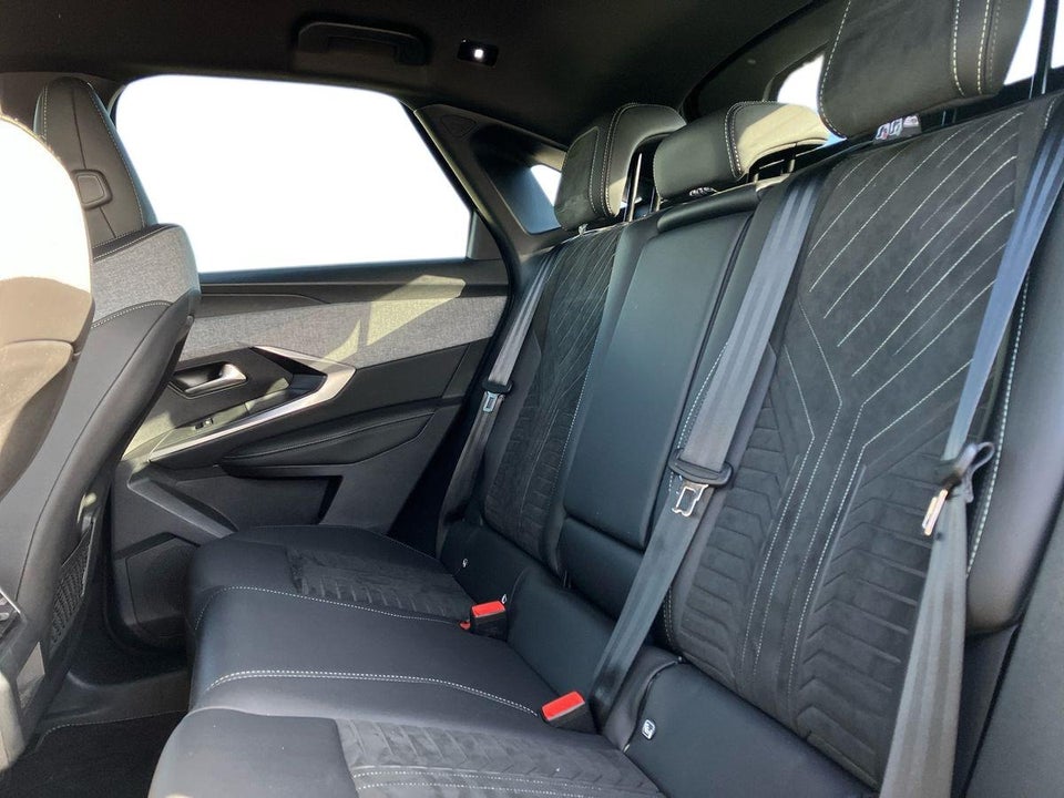 Peugeot e-3008 77 GT Pack 5d