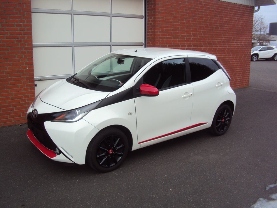Toyota Aygo 1,0 VVT-i x-press 5d