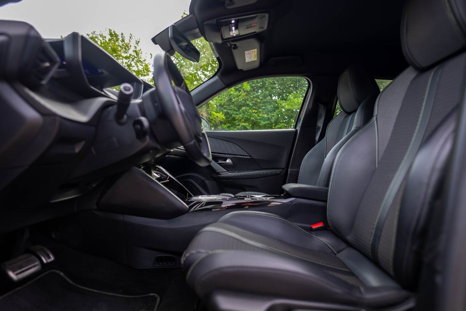 Peugeot e-2008 54 GT 5d