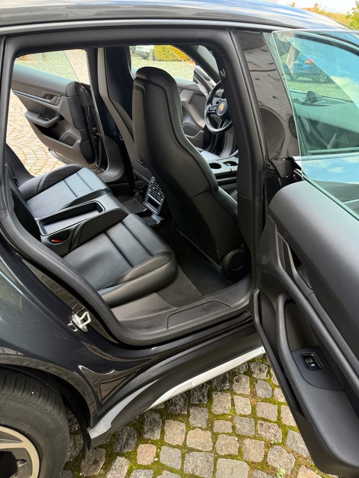 Porsche Taycan 4 Performance+ Cross Turismo 5d